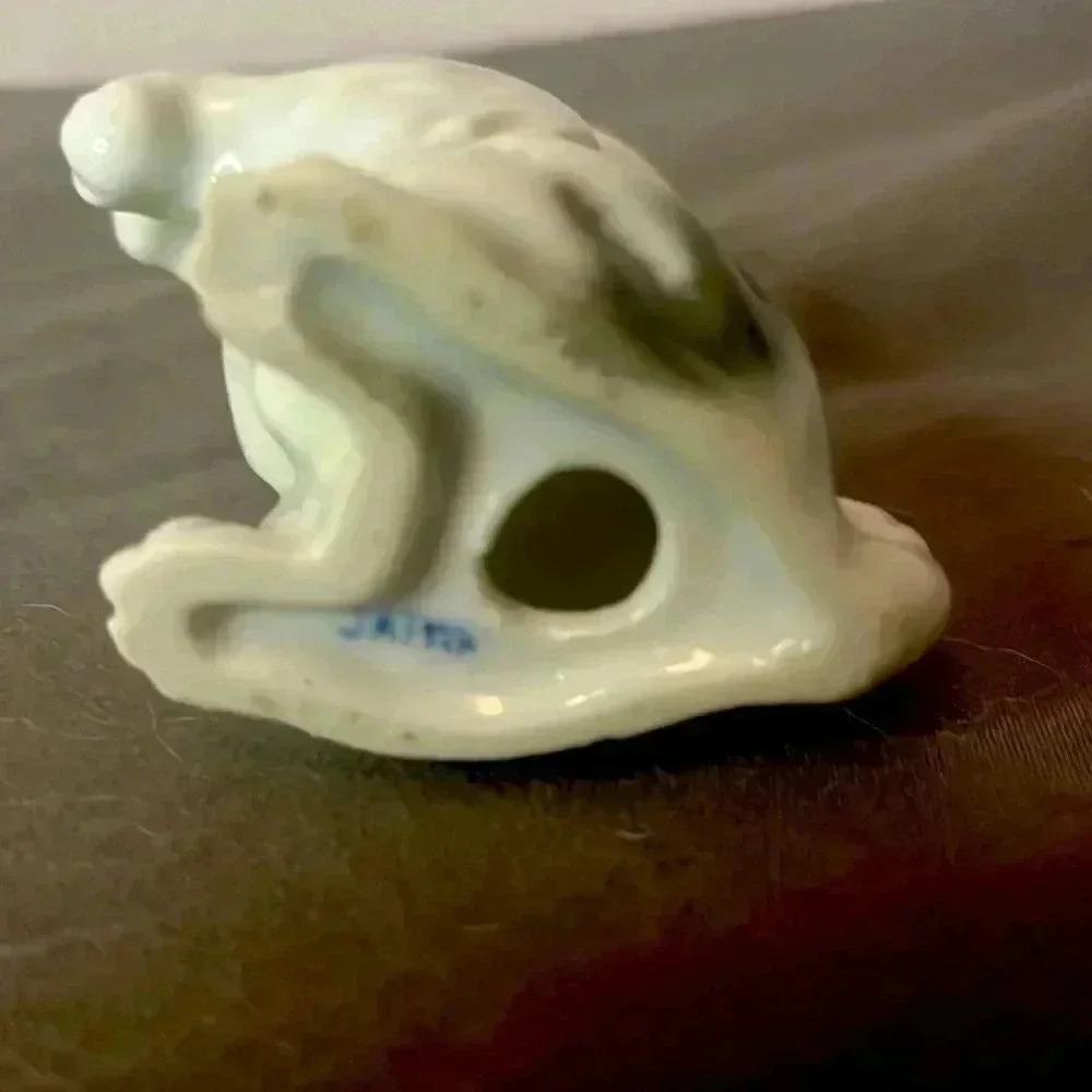 Vtg Ceramic porcelain Schnauzer Terrier Dog Figurine 4.5in tall ADORABLE Japan - Picture 3 of 3